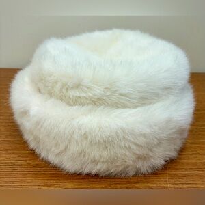 Vintage BETMAR NEW YORK creamy white faux fur winter hat quilted lavender lined